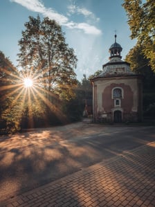 Kaplica w Lasku Miejskim koło Lewina Kłodzkiego