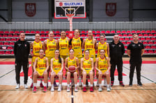 <p class="MsoNormal">Stoją od lewej: Krzysztof Wilkosz (asystent trenera), Martyna Pyka, Natalia Kurach, Schaquilla Nunn, Anna Wińkowska, Digna Strautmane, Robbi Ryan, Arkadiusz Rusin (pierwszy trener), Andrzej Lange (fizjoterapeuta).</p>
<p class="MsoNormal">Siedzą od lewej: Lovisa Hjern, Julia Koryzna, Aleksandra Mielnicka, Martyna Kozik, Agnieszka Skowron.</p>