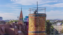 Krasnale na kominie na Bulwarze Staromiejskim we Wrocławiu
