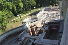 Remont zamku w Leśnicy - prace z września 2024 r.