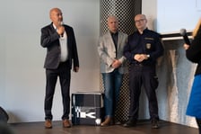 <p>Andrzej Brzoza, wicedyrektor Wydziału Inżynierii Miejskiej UMW, Łukasz Łoboda z WIM i Piotr Szereda ze Straży Miejskiej Wrocławia</p>