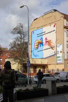 Mural na szpitalu na pl. Hirszfelda (osiedle Powstańców Śląskich)