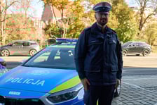 Flota dolnośląskiej policji powiększyła się o 12 pojazdów z napędem hybrydowym