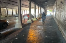 Ulica Trzebnicka. Projekt budowy drogi rowerowej obejmie odcinek od wiaduktu do mostów Trzebnickich