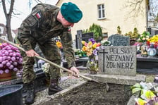 Żołnierze 10 Wrocławskiej Brygady Łączności wzięli udział w corocznej akcji „Żołnierska Pamięć”.