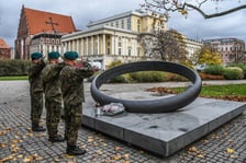 Żołnierze 10 Wrocławskiej Brygady Łączności wzięli udział w corocznej akcji „Żołnierska Pamięć”.