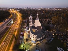 Cmentarz przy Bardziej, widok z góry, 1 listopada 2024