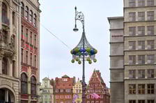 Trwa montaż pierwszych świątecznych dekoracji. Wrocław, 13.11.2024
