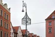 Trwa montaż pierwszych świątecznych dekoracji. Wrocław, 13.11.2024