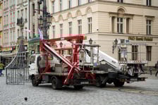 Trwa montaż pierwszych świątecznych dekoracji. Wrocław, 13.11.2024
