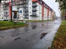 <p>Ulica Mościckiego przed remontem</p>