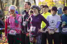 Bieg CITY TRAIL w Lesie Osobowickim we Wrocławiu. Zdjęcia biegaczy