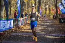 Bieg CITY TRAIL w Lesie Osobowickim we Wrocławiu. Zdjęcia biegaczy