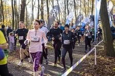 Bieg CITY TRAIL w Lesie Osobowickim we Wrocławiu. Zdjęcia biegaczy