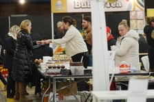 Na festiwalu Kupuj Świadomie w Czasoprzestrzeni można wybierać m.in. wśród słodkości, ozdób, ubrań i roślin
