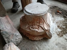 Detal architektoniczny - fragment kolumny z pałacu Hatzfeldów
