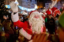 Mikołajki na wrocławskim Rynku. Mikołaj, elfy, jarmark i rozświetlona choinka
