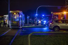 Tramwaj nr 10 wjechał w bok autobusu nr 107. Cztery osoby są lekko ranne