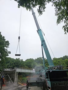 <p>Konstrukcja kładki nad Widawą przygotowywana jest do betonowania (zdjęcie z końc&oacute;wki maja)&nbsp;</p>