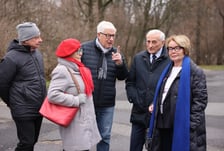 Uroczystość nadania imienia Hanny i Ludwika Hirszfeldów wrocławskiemu tramwajowi z udziałem władz miasta i przedstawicieli instytucji naukowych i MPK