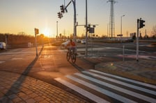 Aleja Wielkiej Wyspy w złotej godzinie - w blasku zachodzącego słońca