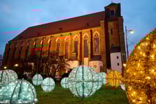 <p>Świąteczne iluminacje i ozdoby we Wrocławiu. Ostr&oacute;w Tumski</p>