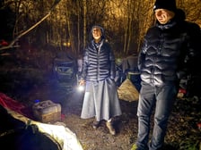 <p>Nocny patrol streetworker&oacute;w obejmuje miejsca, w kt&oacute;rych koczują ludzie mieszkający na ulicy.</p>