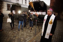 <p>Pczki pobłogosławił dziś rano abp Kupny.</p>