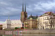 <p>Zimowy rejs po Odrze. Miasto wygląda pięknie, zupełnie inaczej niż latem.</p>