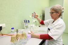 <p>Woda we wrocławskim MPWiK przechodzi szereg chemicznych, fizycznych i mikrobiologicznych test&oacute;w.</p>