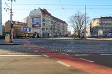 Skrzyżowanie Dubois z Pomorską. Tu w ramach Torywolucji MPK wymieni cztery rozjazdy i skrzyżowanie torów