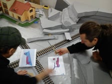 <p>Projekt pierwszych makiet Kolejkowa w garażu należącym do tw&oacute;rcy świata w miniaturze</p>