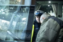 Kontrola autokaru, którym uczniowie SP nr 50 wyjeżdżali do Zakopanego na białą szkołę