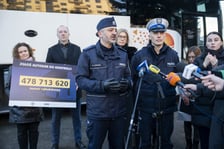 <p>Komisarz Wojciech Jabłoński i aspirant Mateusz Strupiński zapewniają, że policja przygotowana jest do zwiększonej liczby kontroli w okresie ferii&nbsp;</p>