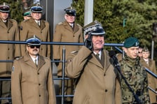 <p>Uroczystość przekazania obowiązk&oacute;w dow&oacute;dcy 10 Wrocławskiej Brygady Łączności. Wrocław, 29.01.2025.&nbsp;Na zdjęciu dotychczasowy dow&oacute;dca Brygady, płk Dariusz Dejneka.</p>