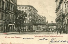 <p>Wiadukt kolejowy przy ul. Świdnickiej. Z prawej budynek, kt&oacute;ry stał na parceli Arkad Wrocławskich przed wojną</p>