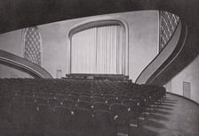 <p>Wnętrze kina Deli (Deli Kino), około roku 1930 - kino znajdowało się takm, gdzie Arkady Wrocławskie</p>
