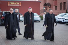 Poświęcenie aut dla pielęgniarek Hospicjum Domowego Caritas Archidiecezji Wrocławskiej