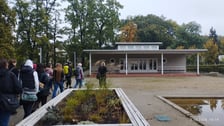<p>Spacer po WuWie z okazji 95-lecia osiedla. Wrocław, październik 2024</p>
