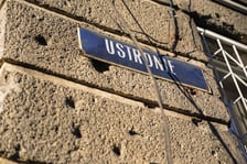 <p>Kamienica przy ul. Ustronie 11 przejdzie remont</p>