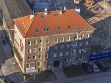 <p>Kamienica przy ul. Ustronie 11 przejdzie remont</p>