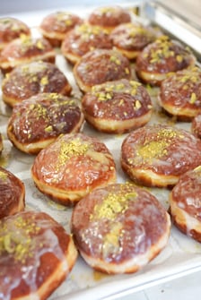 Pączki pistacjowe