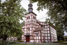 <p>Kości&oacute;ł z 1648 roku na Praczach</p>