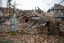 <p>Zburzona zabytkowa willa przy Kasprowicza 23. Zdjęcie archiwalne z 2024</p>