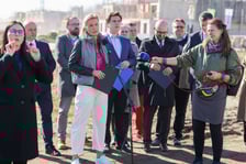 Konferencja prasowa w pobliżu al. Architektów. Wiceprezydent Renata Granowska mówi o największej inwestycji w dziejach Wrocławia