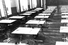 <p>Technikum 15 we Wrocławiu obchodzi 75-lecie istnienia. Zobacz jak wyglądało dawniej - klasa z deskami kreślarskimi</p>