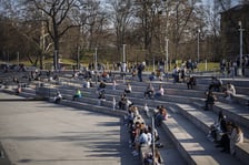 Spacerowicze we Wrocławiu
