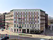 <p>Elewacja frontowa już lśni, pora na dwie boczne</p>