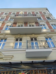 <p>Remont przy Wrocławczyka - kamienica numer 37 z odświeżoną elewacją frontową</p>