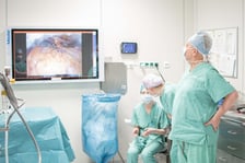 <p>operacja z wykorzystaniem robota Da Vinci</p>